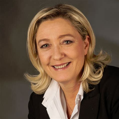 Images > Celebrity > Marine Le Pen